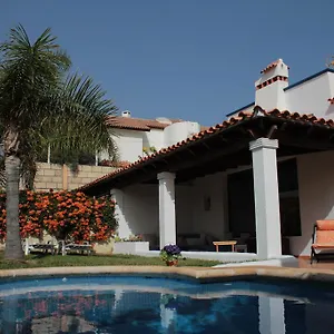 https://la-tortuga-hostel.tenerifehoteles.net
